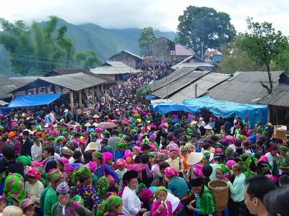 Háo hức đón lễ hội Đền ở Hà Giang